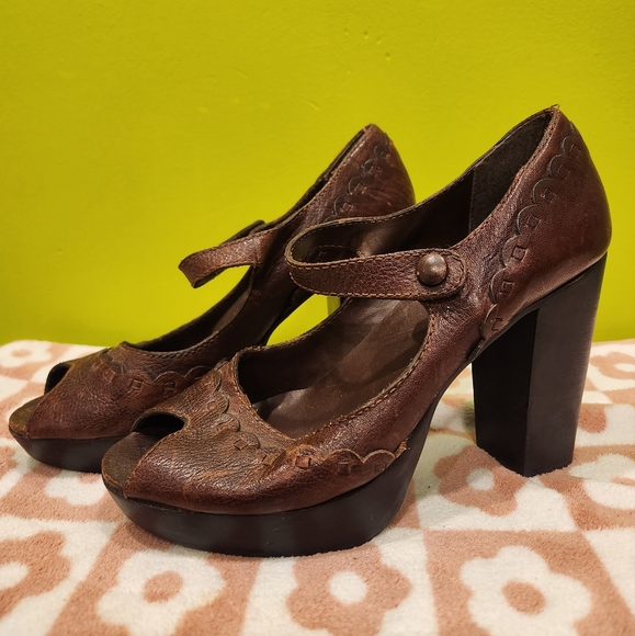 Vintage Leather Heels - Picture 2 of 5